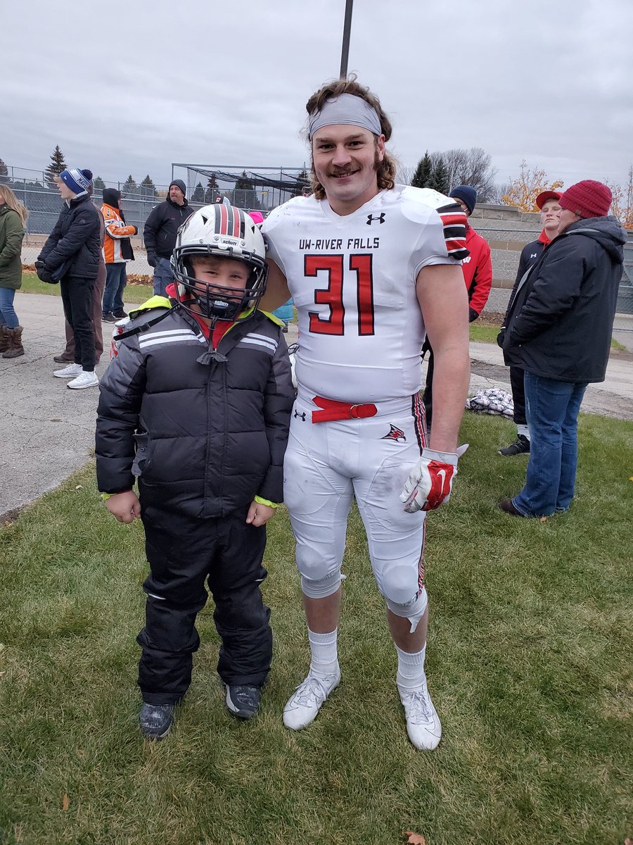 WadeWinkers's tweet photo. Thanks @ertz_66 for being a hero for this dude!!! Great game today, glad we got to see a bigtime win for @UWRFFootball.  #RRSDPRIDE https://t.co/MfV1VzLbfw