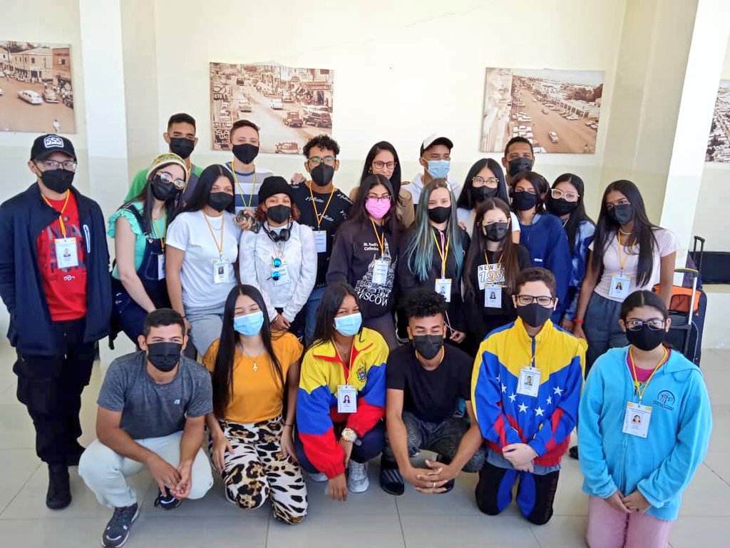 PedroDuarteCh's tweet photo. ¡Venezuela rumbo al Récord Guinness!🇻🇪 con el Sistema Nacional de Orquestas y el Mcpio #Cabimas dijo presente con la delegación local, jóvenes futuro de la #Patria. Felicitaciones a estos  #cabimeros parte de 12 mil miembros de la #LaOrquestaMásGrandeDelMundo 

@NicolasMaduro https://t.co/M0LZhxIx4R