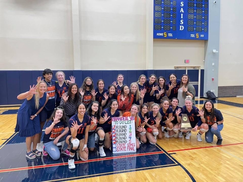 EmmaHalstead9's tweet photo. We are headed to State semis!!! #notstoppingnow #BBVB https://t.co/MNQx9YwFW5
