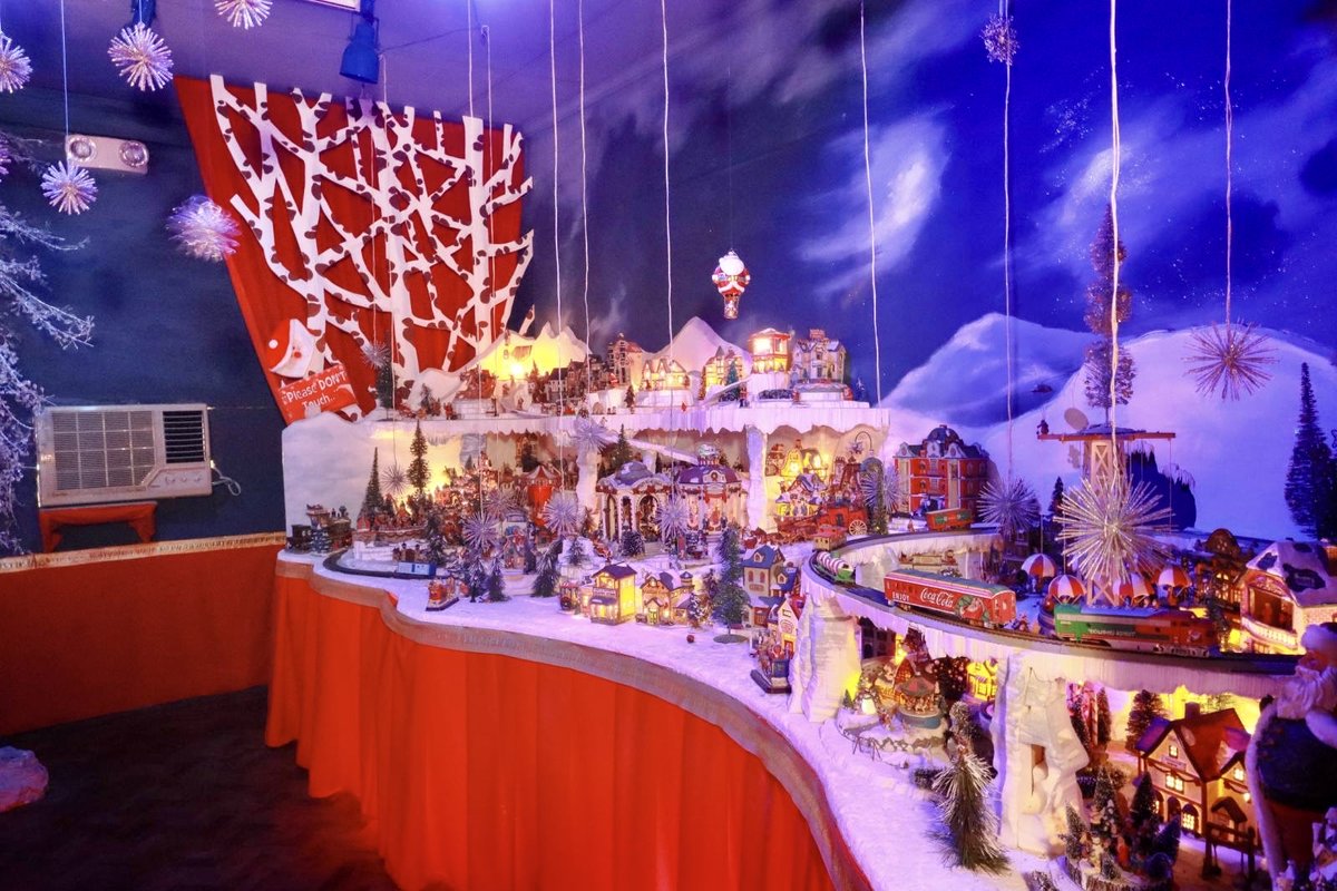 KM_Jessica_Soho's tweet photo. Pasko na rin ba sa bahay n’yo? 🎄 #KMJS https://t.co/FdPj8PYA18