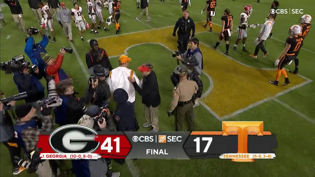 CBSSportsCFB's tweet photo. 10-0

No. 1 @GeorgiaFootball stays perfect. https://t.co/tT6qqG06J5