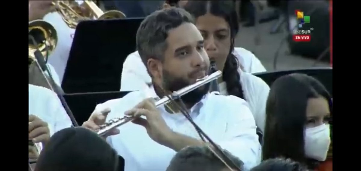 CarlosZambrano7's tweet photo. Ese carajo #Nicolasito le pudo dejar ese puesto a otro niño u otro músico pero todos los medios lo enfocan
Pero de los miserables #14Bs que le pagan de pensión de fin de año a los abuelos ninguno el tema toca?
@traffiCARACAS
@botellazo
@mingo_1
#Avila #Palito #SinLuz https://t.co/bDU81Gtlqc