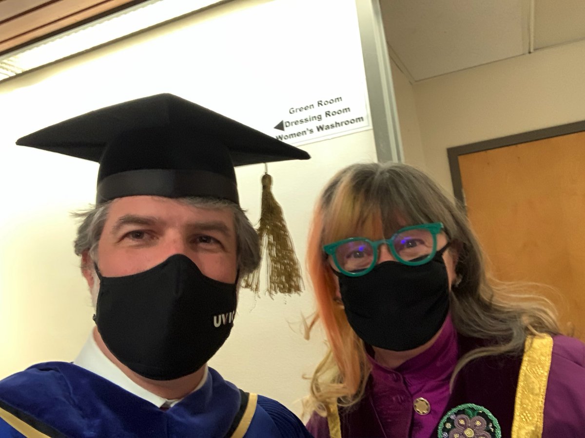 Unabashed celebrity selfie. UVic has been blessed to have the warmth and grace of @RogersShelagh as our Chancellor and nowhere has this been more apparent than at Convocation.