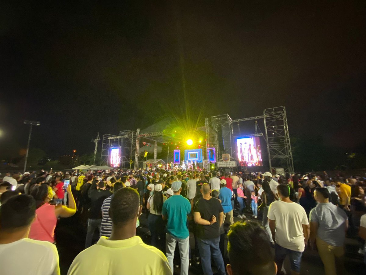 MiyerlandiT's tweet photo. El #FestivalPorLaVida arrancó, Cali se convierte hoy en ejemplo nacional.

Eventos bioseguros que fomenten la activación de la cultura y la economía sí son posibles, gracias al incansable trabajo de @AlcaldiaDeCali 💙❤️💚

@JorgeIvanOspina @Rmayorga @Dranguet @TataZambranos https://t.co/jRHWq9qOVu