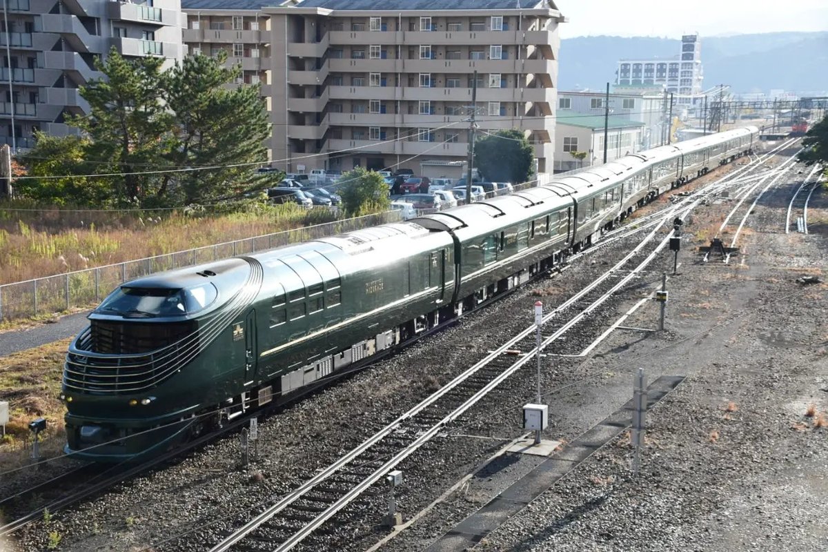 maqueen000's tweet photo. 今朝のトワイライトエクスプレス瑞風

キハ40とのコラボ中心に撮りました😊

益田駅では、長門市行き回送の発車と山口線のキハ40の到着のコラボを見ることができます😃 https://t.co/8cR2flmRTC