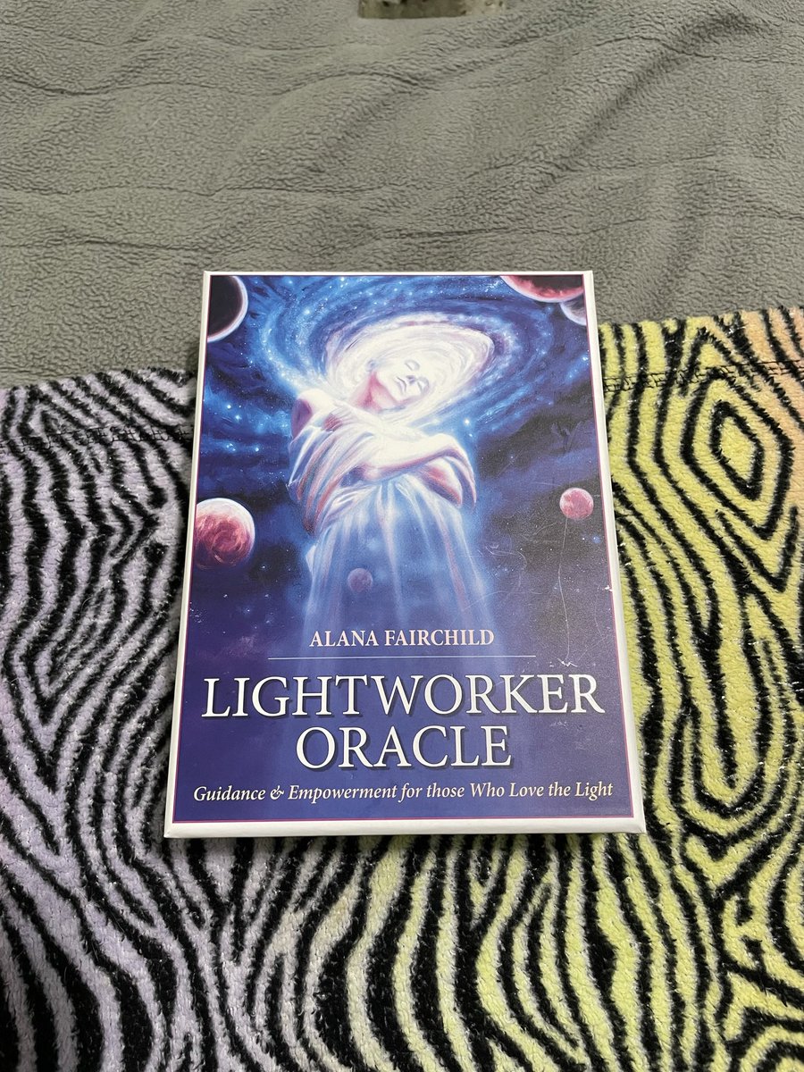 Kayla_ezre's tweet photo. Anyone want a free card pull?? Comment below with your favorite emoji🌈If you resonate with the energy and enjoy it, please consider coming back for a paid reading!! https://t.co/05QFTTWGhC