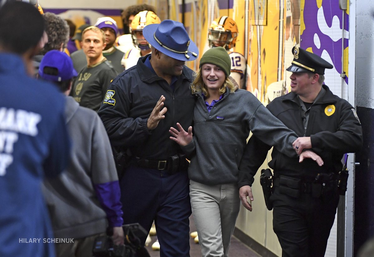 hscheinukphoto's tweet photo. Pro Tip: Don't get drunk &amp; sneak into #LSU's locker room. https://t.co/DJon2BoSMR