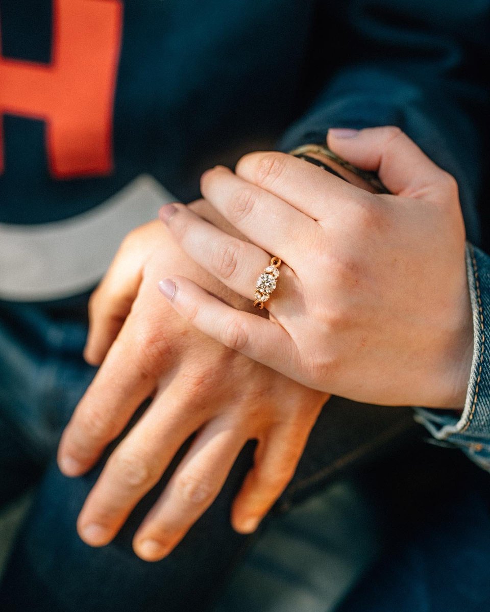 ebhdawg's tweet photo. Look at this ROCK I found on top of the Mountain!!!🤩💍 #bigashwedding #turningtoash https://t.co/MPFQ9ZDKkE