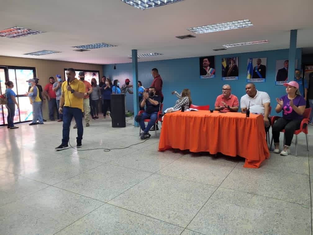 Afinando maquinaria con las UBBCH de @MiCiudadSF juntos al camarada Lisandro Cabello, para alcanzar la victoria perfecta este #21Nov.

#YoSoyDeAqui☀️
#SanFranciscoTieneConQue
¡Juntos Con Am♥️r Hacemos Más!