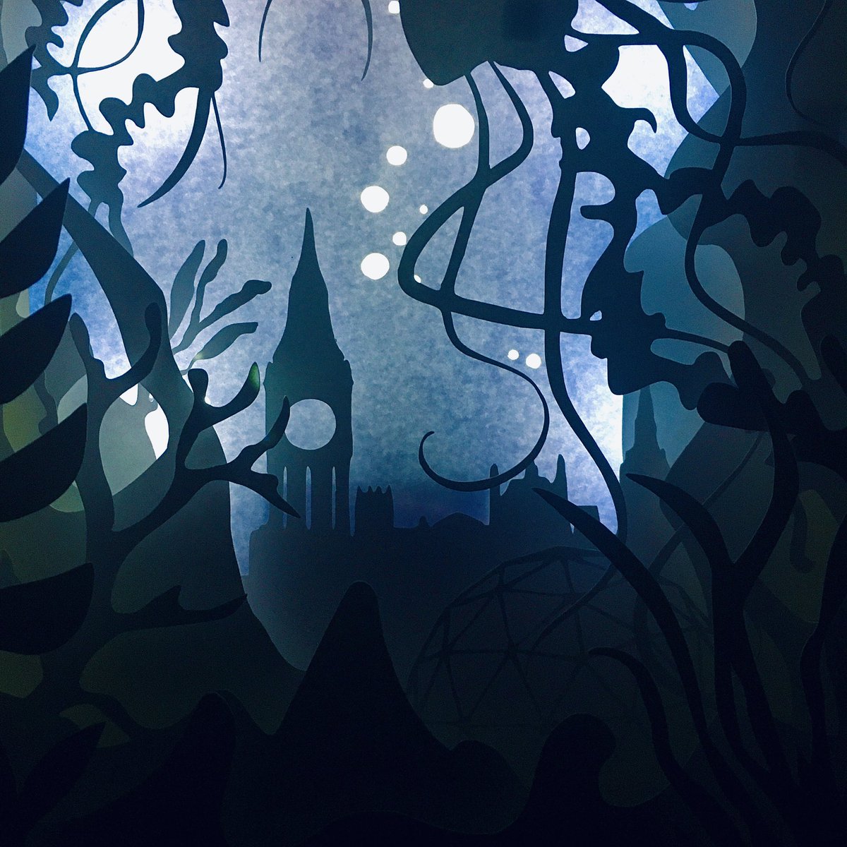 wordsbyholly's tweet photo. “hope had abandoned them to the wrath of all the waters.” — london shah

JOURNEY TO THE HEART OF THE ABYSS is only three days away!! to celebrate, i made my first ever papercraft light box inspired by the eerily beautiful setting of the #LightTheAbyss duology! 🌊💙 https://t.co/nmCi3ZLzyX