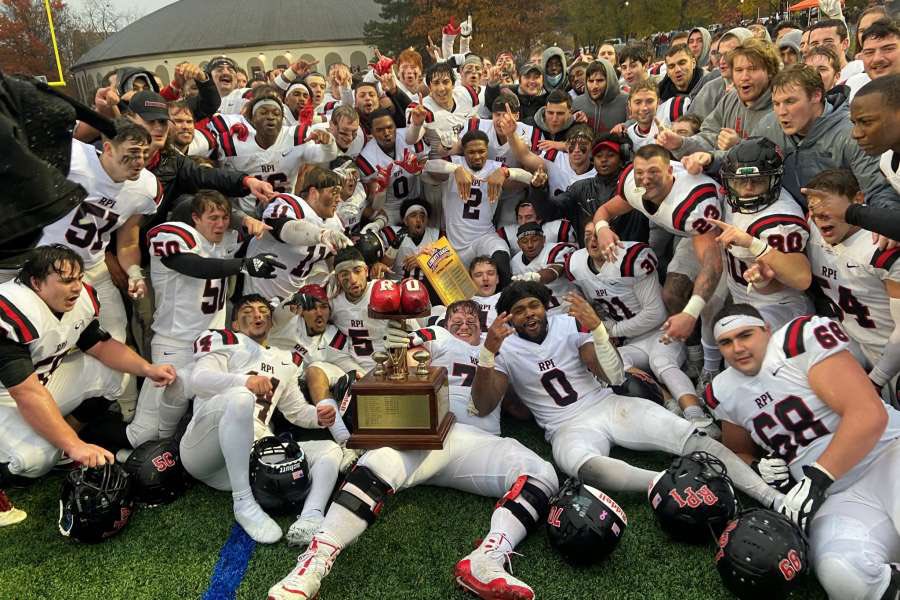 RPIFootball's tweet photo. Mood:

👠👠 + 🏆

How bout those ENGINEERS!?

#REDFAM https://t.co/6x729KnvBK
