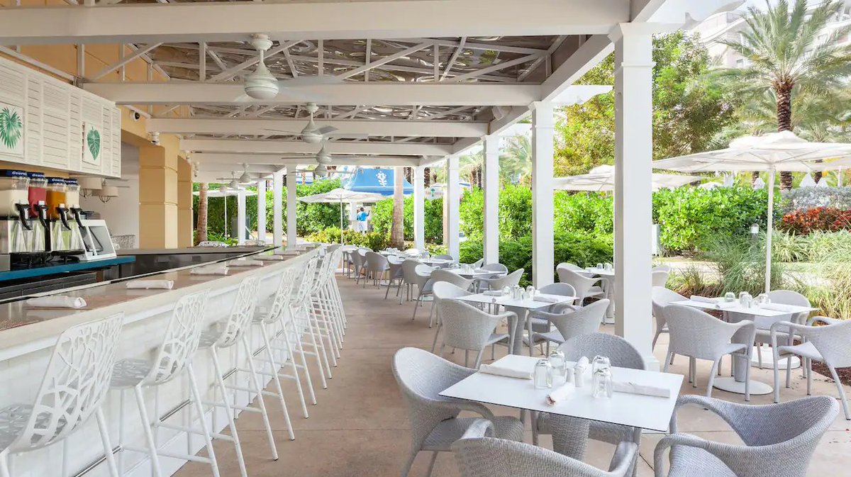 RiverdxleSquad's tweet photo. El comedor, el bar y la piscina disponible para todos ustedes. 

#RHTour https://t.co/T9yQAlswUH
