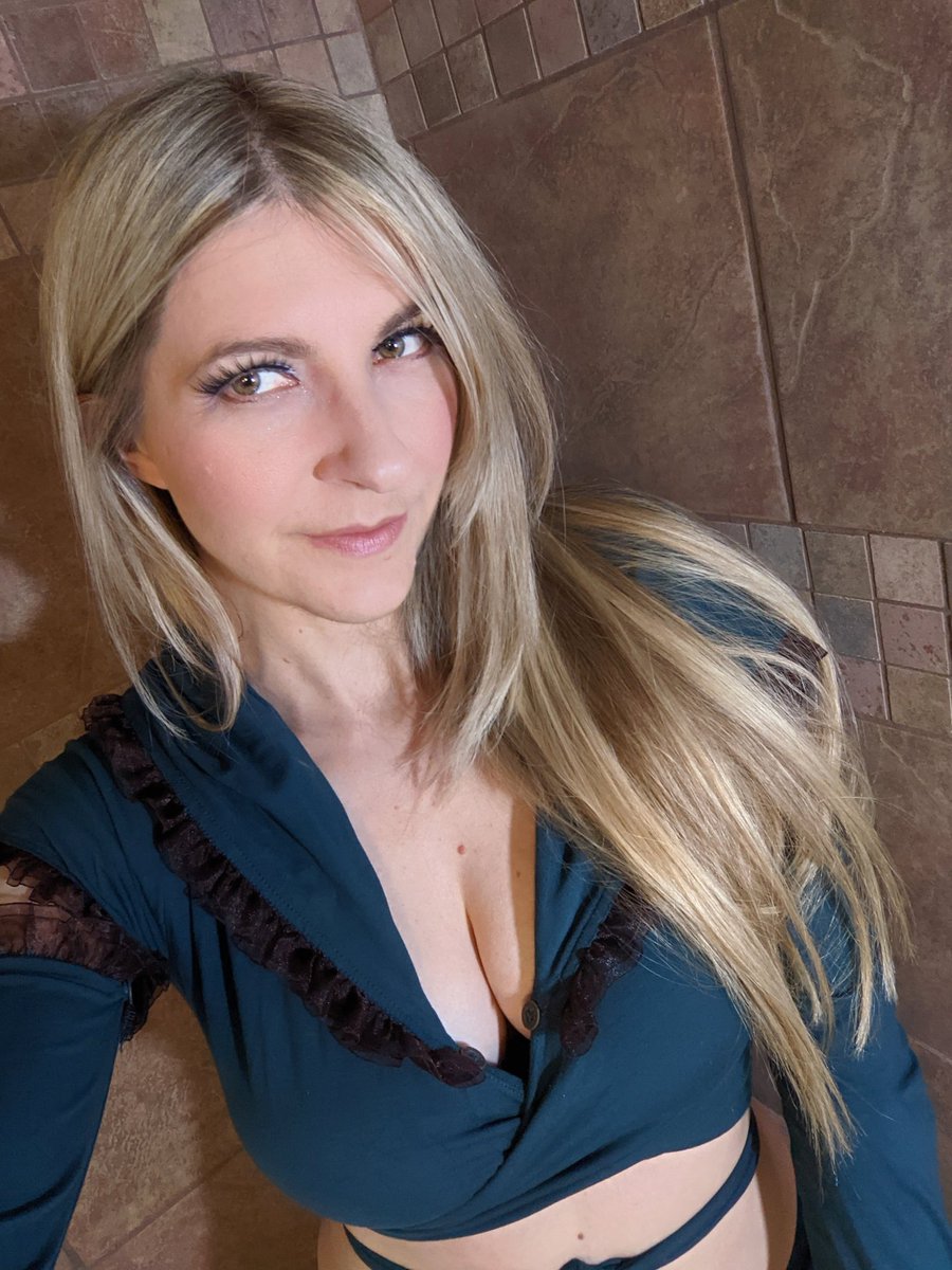 cosmicempress's tweet photo. Time to continue final fantasy 7! Yeeeeesssss!
https://t.co/vEOnHWkCvE
#stream #ff7rm #FinalFantasy https://t.co/95dSb3hvRs