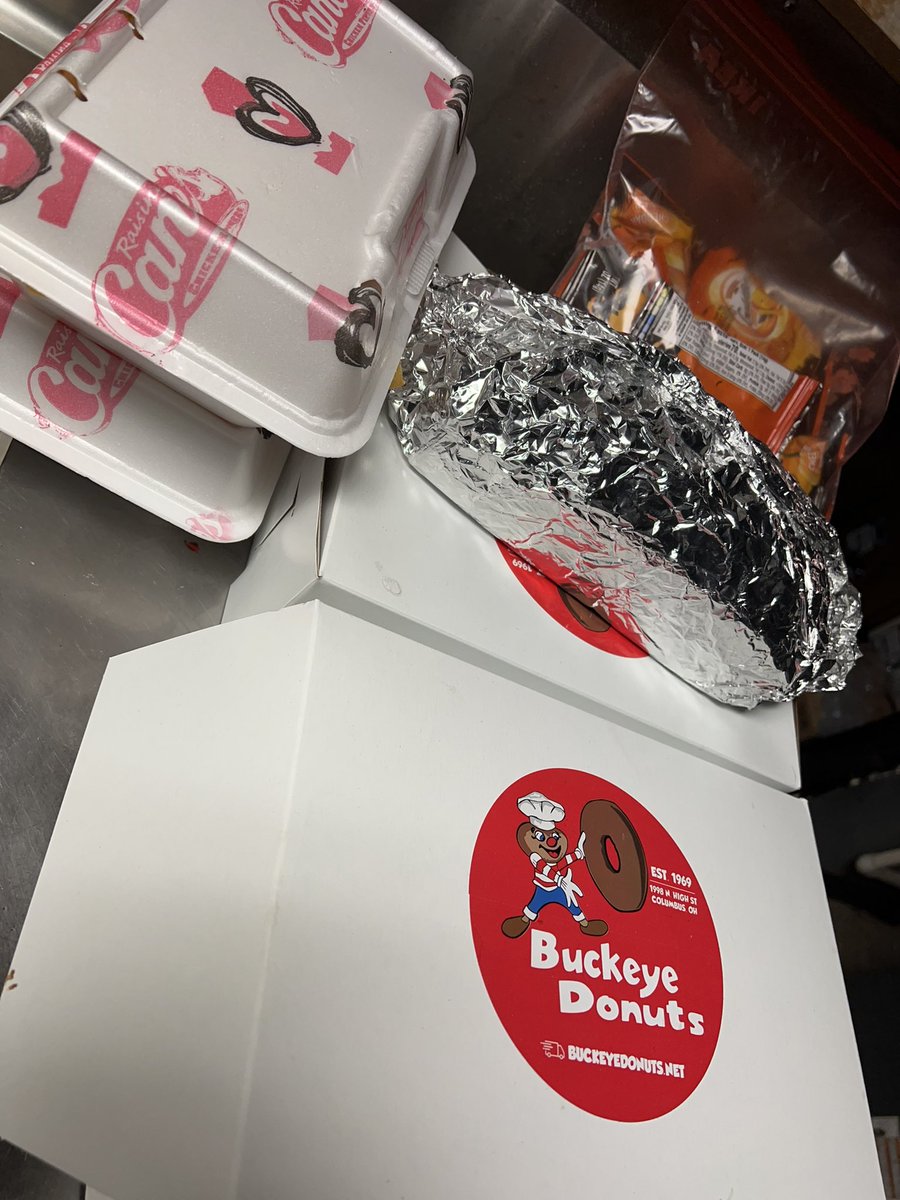 threesabovehigh's tweet photo. Our staff gets @buckeyedonuts for lunch, @raisingcanes for dinner and snacks from our favorite bartender at O’Reillys pub. They are the most important part of our business and deserve that and so much more!
❤️❤️❤️ #threesfamily https://t.co/I656z2FM0v