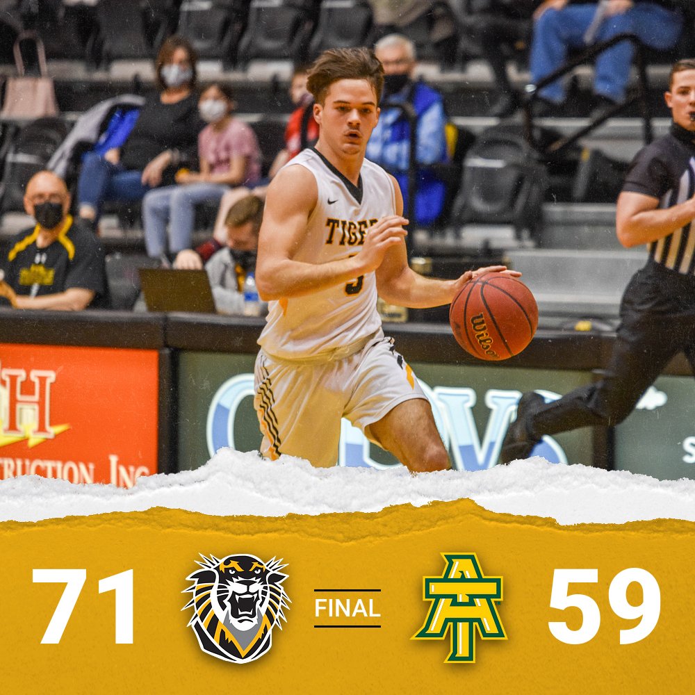 Jared Vitztum scores seven points in the final three minutes to help lift the Tigers over the Wonder Boys in their season opener! Bjarni Jonsson led the Tigers with 17 points and 12 rebounds. #DefendTheFort