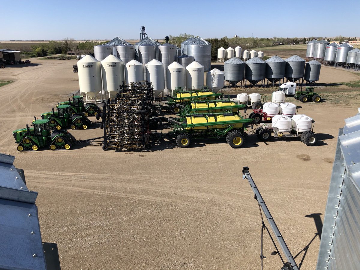 2012 70-12 M-fold double shoot drill to be sold at Ritchie Regina auction Nov.18. Rear hitch,Devloo scrapers,like new opener knives,ISO compatible,real nice drill