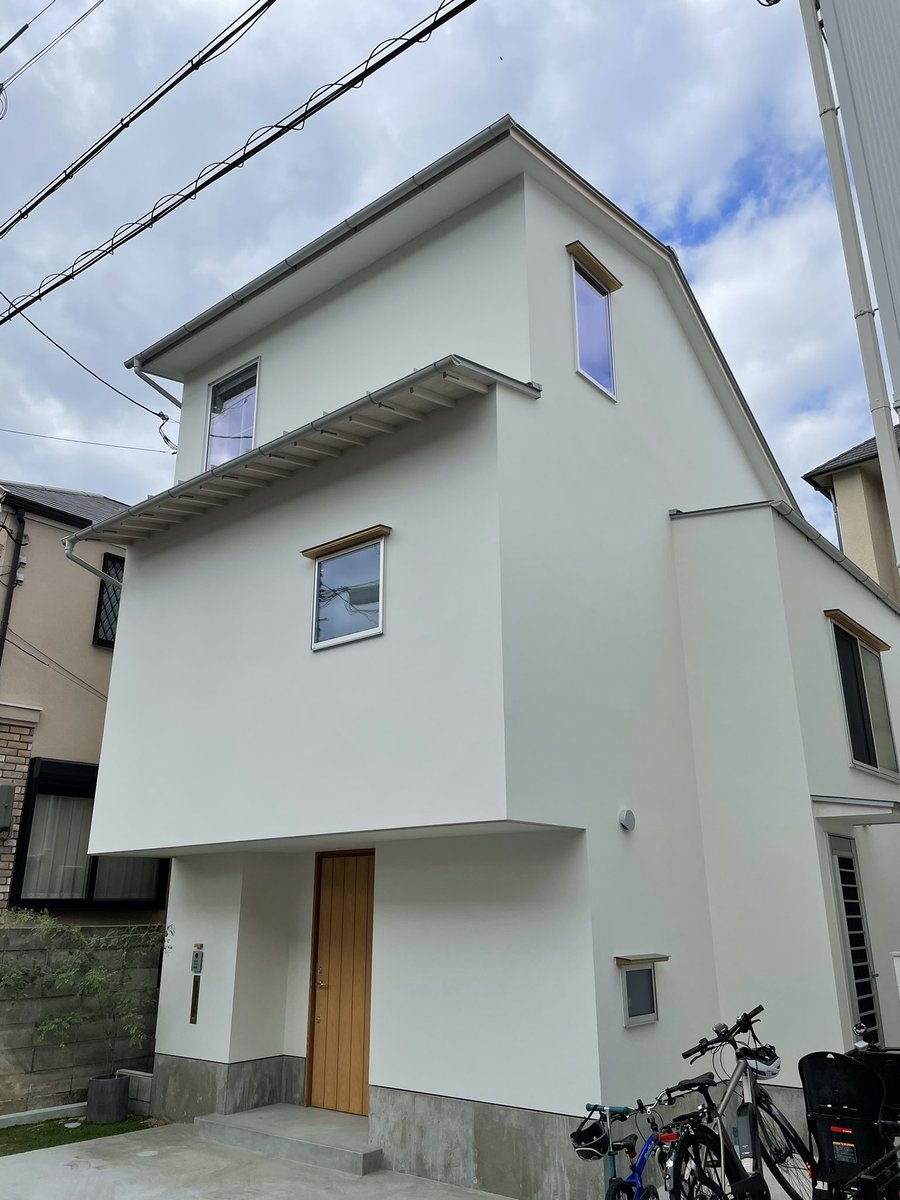 MrKomuten's tweet photo. 岡本の小住宅
昨日は竣工写真撮影日でした。
豊かな空間、改めて体感。 https://t.co/kNMlBIiaiy
