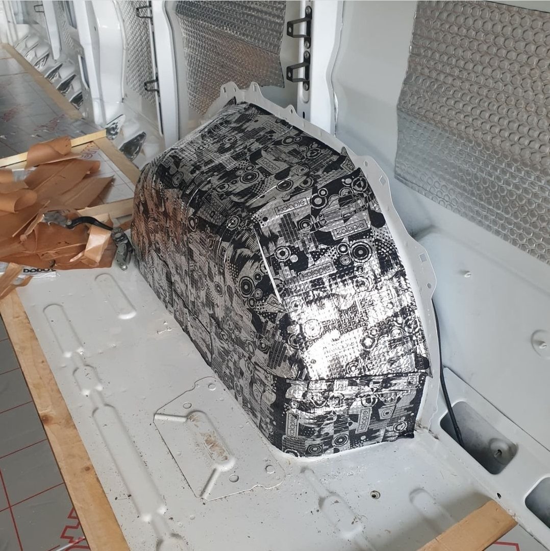 CBFoley's tweet photo. Day 6 Pt 3: Going overboard on the sound deadening of the rear arches. Worth it- the reduction in noise was apparent on a drive.Fine-tuning with a sander on Day 7 should have it done as the sander was @ home & not @ the workshop🥴
#SelfBuildVan #SelfBuild #SelfBuildDiary #VanLife https://t.co/eNtNVoshdV