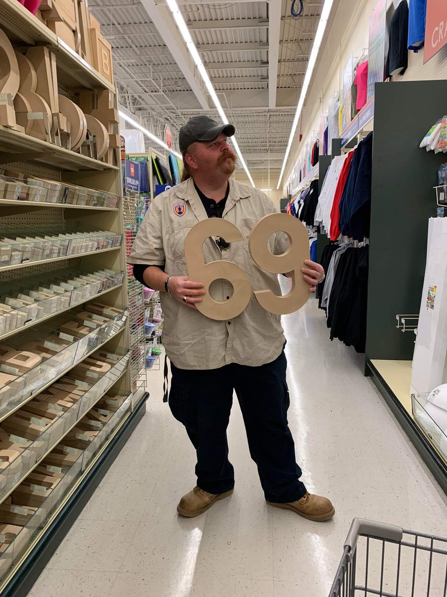 bootstheman's tweet photo. How do spend your Saturday at #HobbyLobby? https://t.co/c32B4tnk7I