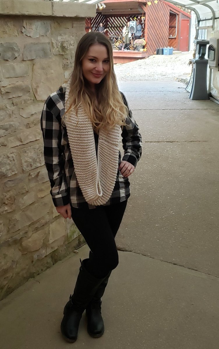 It's a few degrees above freezing and I forgot to bring a jacket.  Good thing I love being cold... maybe I can find someone to cuddle with... hahaaaha...