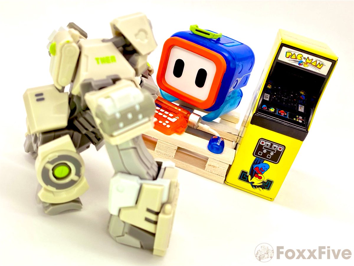 foxracingfive's tweet photo. Antivirus Vigilantes @52Toys @52TOYSJP @s250_MKII #52toys #beastbox #desktoys #ビーストボックス #transfinder #jojobs #antivirus #programmers https://t.co/UfcxIReSrN