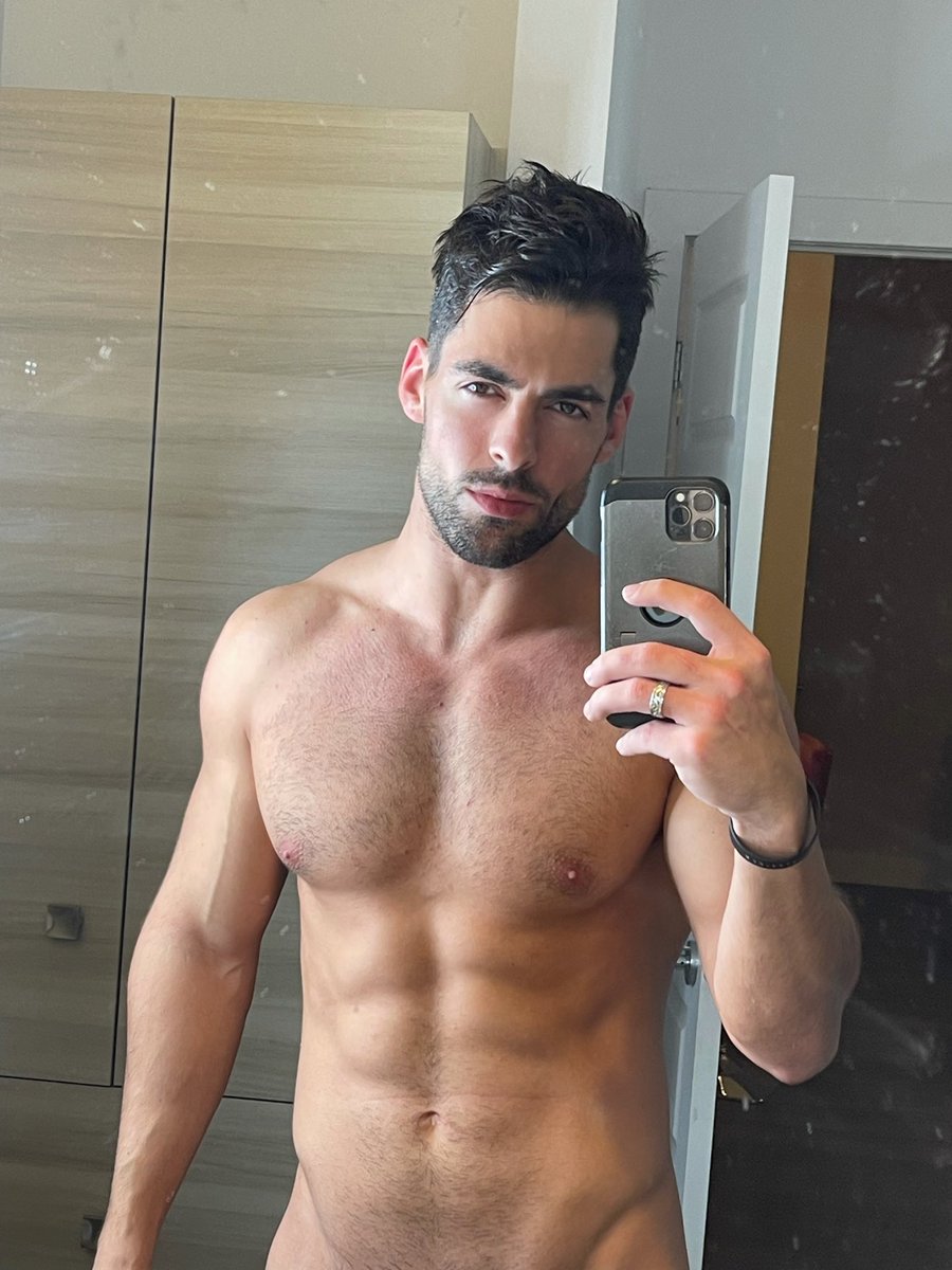 Christophercote's tweet photo. Night world ❤️love y’all , i should wash my mirror also🤣❤️ #fitness #model #fitnessmodel https://t.co/857VW4Iqci