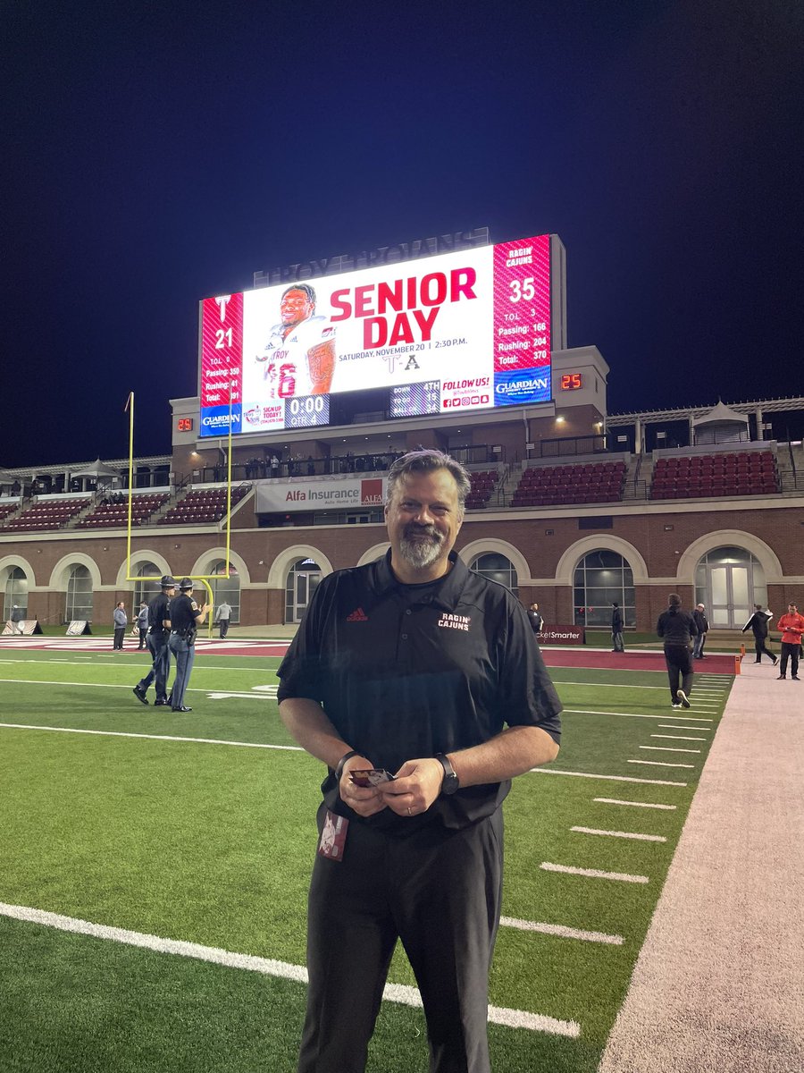 NicoYantko's tweet photo. 👏 Congratulations to @CajunCoach (Troy Wingerter, FB DFO/Chief of Staff) on his 3️⃣0️⃣0️⃣th consecutive game w/ @RaginCajunsFB!  

What a way to celebrate the milestone! #GeauxCajuns https://t.co/hl5bcsii0n