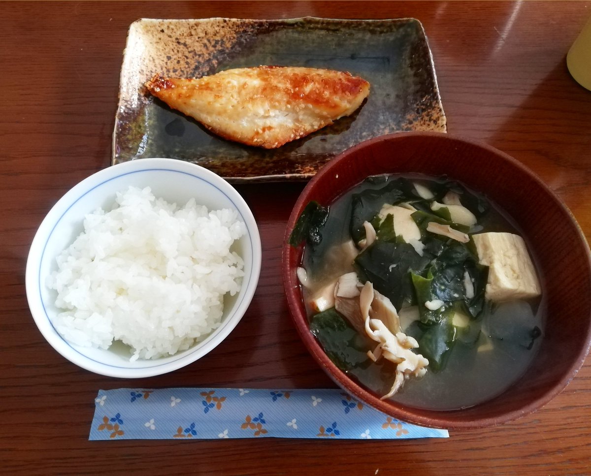 kiyui0's tweet photo. 友人宅で朝ごはん◎
昨夜は美味しいお肉を食べ、今朝は猫ちゃんに起こされて、友人が用意してくれた朝ごはんです🌞朝からワインを飲み、この後一度帰宅します🏘
#Twitter家庭料理部 
#おうちごはん https://t.co/mcMASxPfiz
