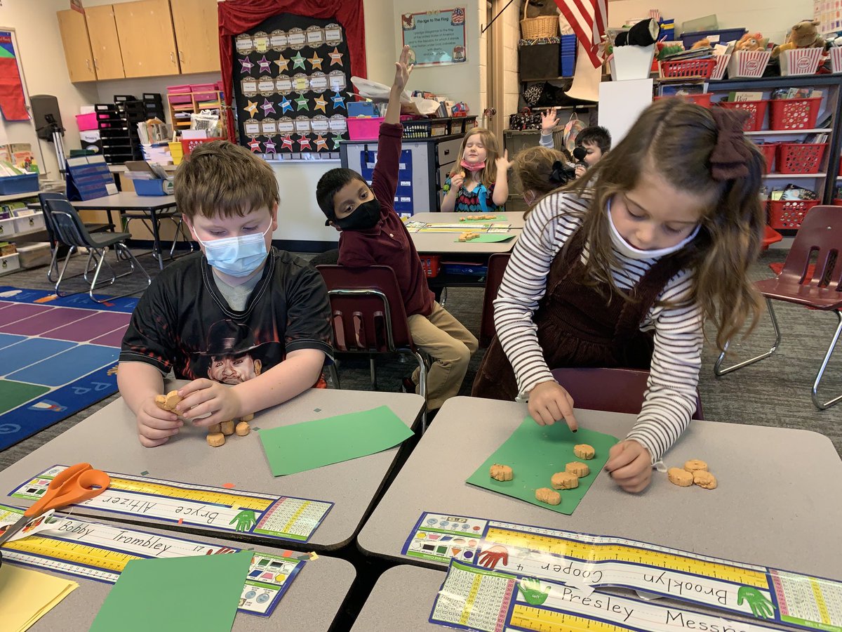 🎉Happy 5th Decade’s Day! Celebrating the 50th day of school with “Pumpkin Marshmallow Math” during Numbers Corner. ⁦<a href="/SimondSuperstar/">Simonds Superstars |The Lamphere Schools</a>⁩ ⭐️ ⁦<a href="/LamphereSchools/">Lamphere Schools</a>⁩ 💙
