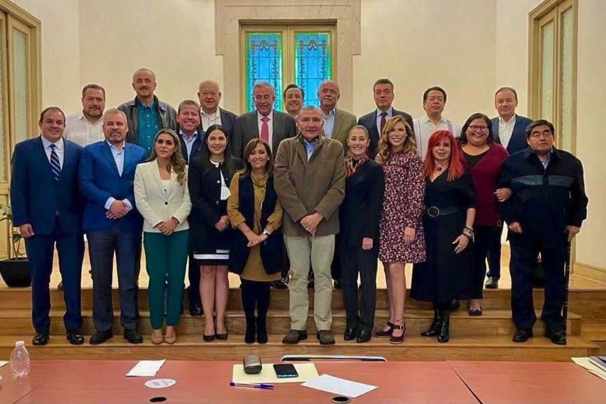 AlfonsoDurazo's tweet photo. Extraordinaria reunión que mantuvimos varias compañeras y compañeros gobernadores del país, con el Secretario de Gobernación, @adan_augusto, donde reafirmamos nuestro compromiso de trabajo por las y los ciudadanos. 

#TierraDeOportunidades https://t.co/vIxRdsolnU