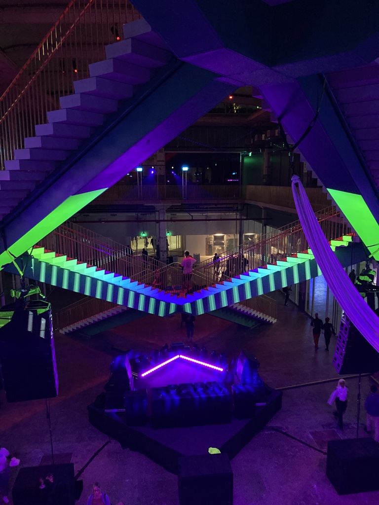 Munxoner's tweet photo. .@dayfornightfest vibes at @posthtx #Houston #PostHTX #DayForNight https://t.co/E7PsvirO2M