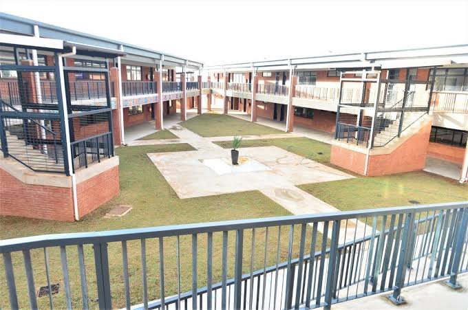 NLYSRNDPTY's tweet image. 9 WASTED YEARS?

Let me debunk this fallacy. Here's a list of projects and programmes achieved during the tenure of former President Jacob Zuma. 

Anton Lembede School of Innovation and Leadership for Maths, Science and technology 

Thread...