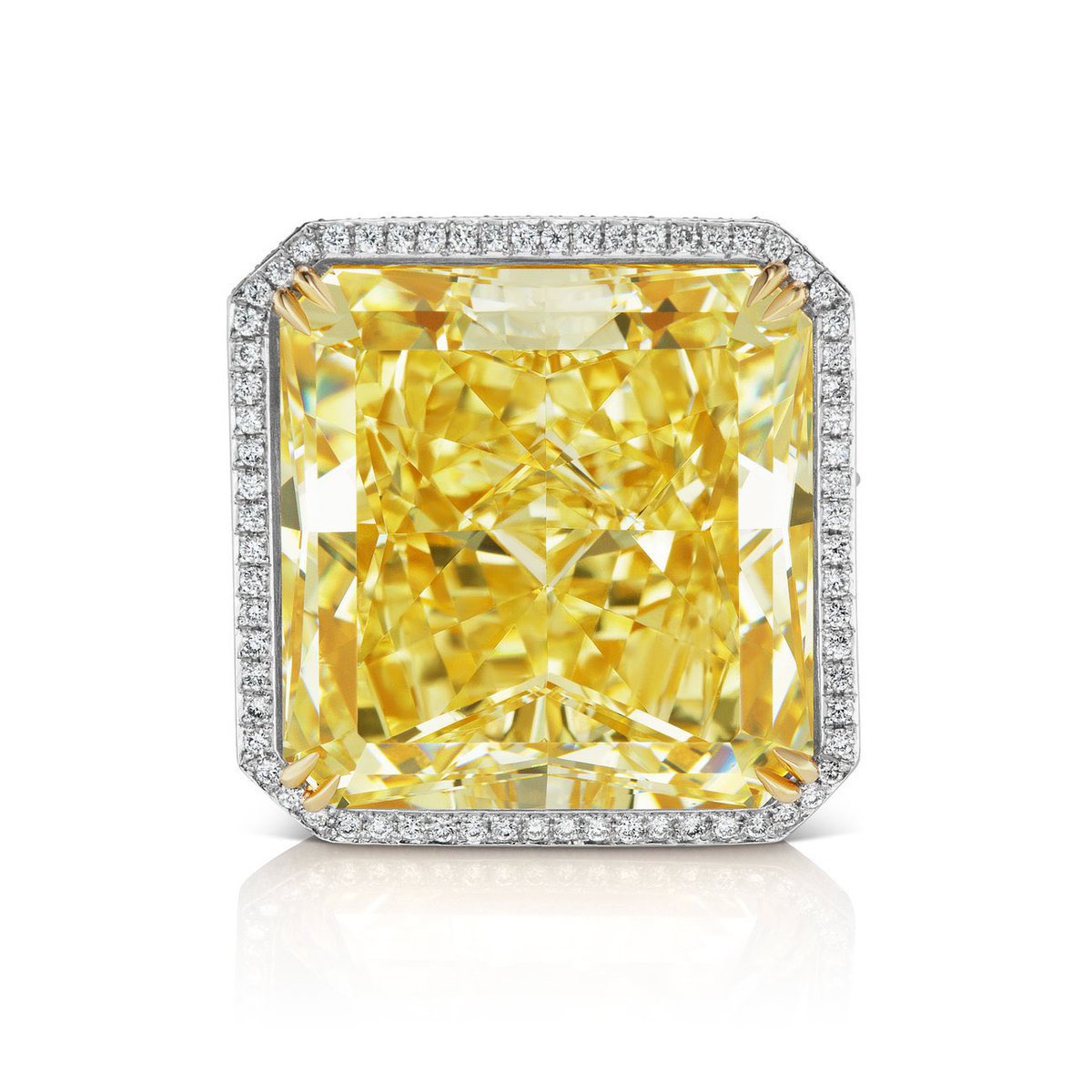 SwappFi's tweet image. 🚨🚨ANNOUNCEMENT🚨🚨
Swapp partners with celebrity jeweler, Mike Nekta, to sell a 40 Carat Diamond Ring as a NFT that comes with the physical jewelry.
This well-known ring was featured in a @MrBeast video with over 95m views and is expected to sell for over 2 million dollars.