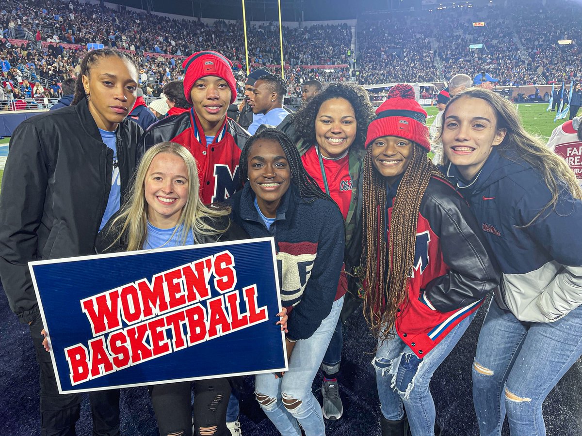 OleMissWBB's tweet image. Our 𝑺𝒄𝒉𝒐𝒍𝒂𝒓-𝑨𝒕𝒉𝒍𝒆𝒕𝒆𝒔 putting in work on the court and in the classroom!

#HottyToddy | #NoCeilings