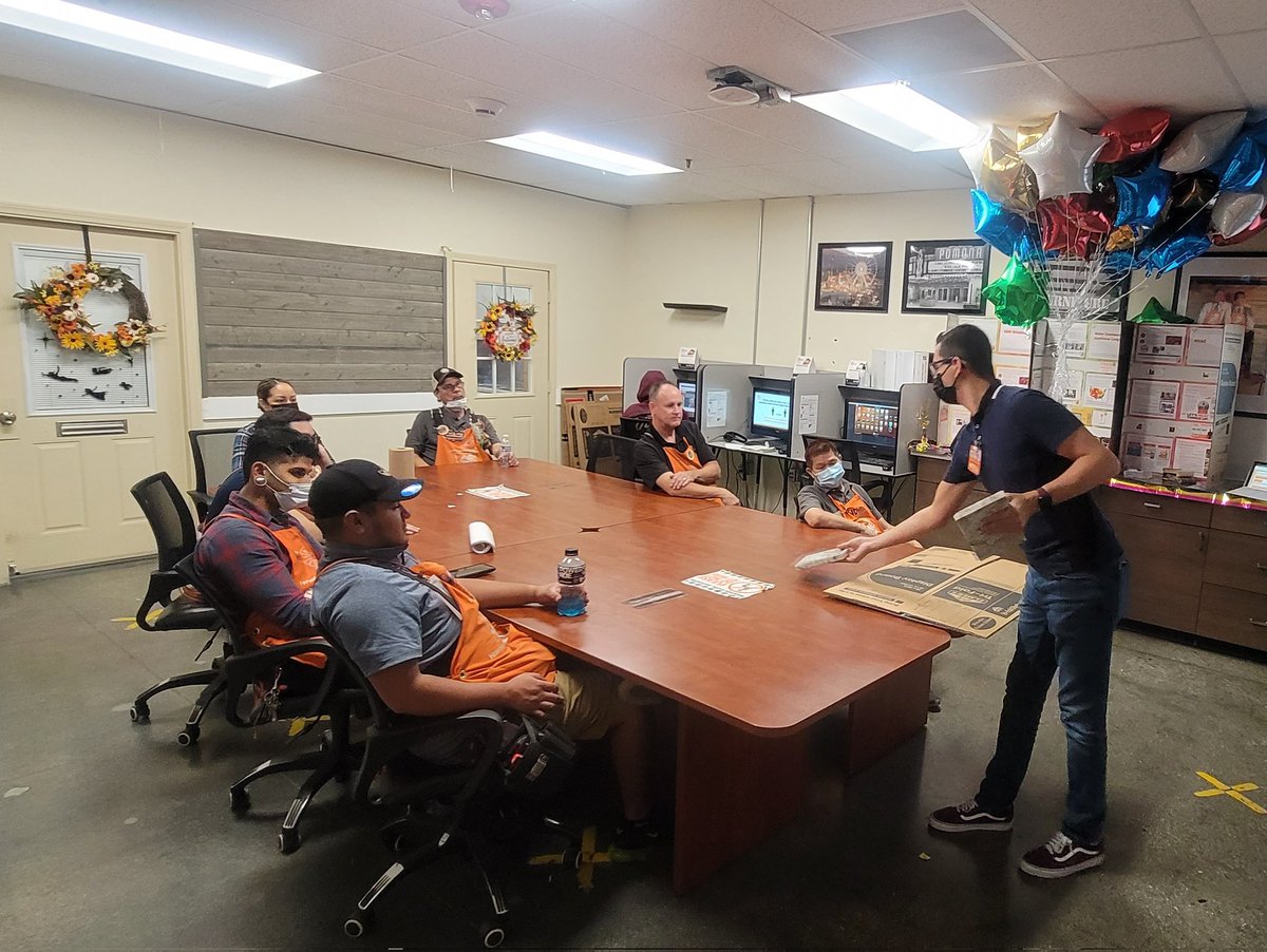 RosieSASM_0645's tweet photo. Shout out Bravos to these 3 amazing gals. Last week they sat through a great countertop PK and took all that knowledge to the sales floor and BOOM this week they sold countertop leads! Amazing job! #HDServices #Team6645 @maria_6645 @6645_jose @VelaSulema @PS_RSM @Legaspi683 https://t.co/gifBTZQqTU