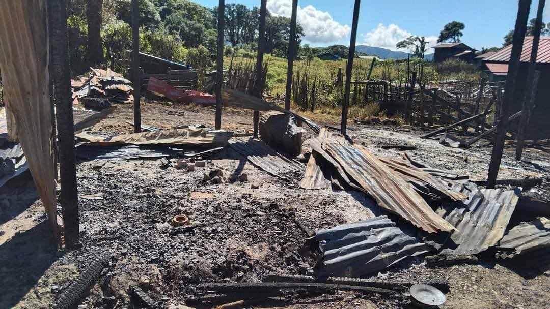 NantRutha's tweet photo. On 2nd week of Nov, SAC planted landmines & set fire to civilian homes in #Mindat, Chin state, & Phaekhone, Shan state. 2 passing motorcycles were damaged by landmines planted.
#Nov14Coup
#WhatsHappeningInMyanmar
#HelpMindat https://t.co/WZFTWu725l