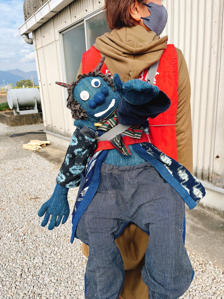 『かさ地蔵～わらアート～』
昨年に引き続き深井沢地域づくり協議会が稲わらを使ってつくった「かさ地蔵」が完成しました‼︎
昨年はペンギンでした🐧
かさ地蔵は高さ4ｍほどあり迫力あり‼︎🤗
今年はわらアートをライトアップするとのことです✨

深溝ライスセンター
場所:鈴鹿市深溝町3948