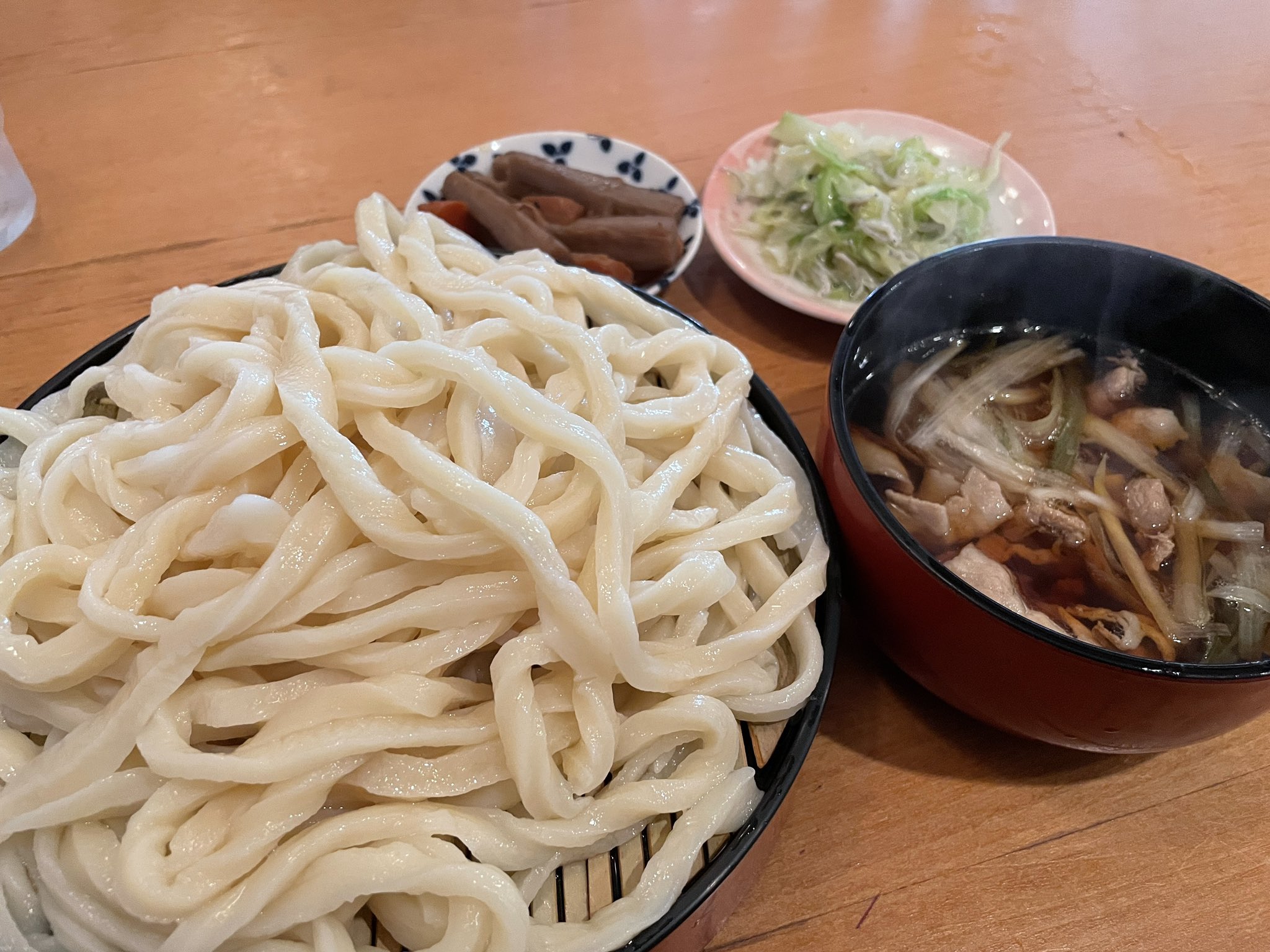 孤独のご当地グルメ うどん 元祖 田舎っぺうどん 熊谷市役所前店 埼玉県熊谷市のご当地グルメ 生地を仕込んで 熟成させ 独特のコシの強さと小麦粉の風味を引き出す つけ汁もお好みで選べるつけ麺スタイルのうどん 元祖田舎っぺ つけ汁うどん T