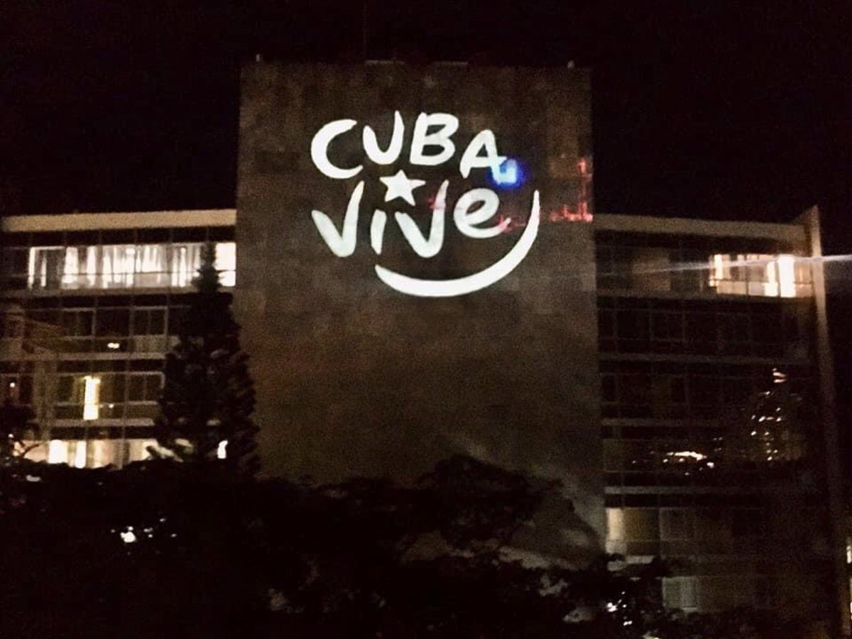 JohanaTablada's tweet photo. #CubaVive #videomapping en @CubaMINREX https://t.co/sUFB7ymrhX