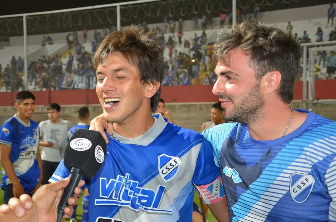 opinalarioja's tweet photo. 💥FIESTA EN LA QUEBRADA‼️ 

🌄 San Francisco CAMPEON del Torneo Provincial ⚽‼️✅ @juankisantander Santander, fanático del Santo de La Quebrada, festejo con la hinchada

Derrotó por penales a Tiro Federal de Aimogasta en el estadio de Vargas. Fotos JUAN LEIVA https://t.co/WQF2TOJxSP