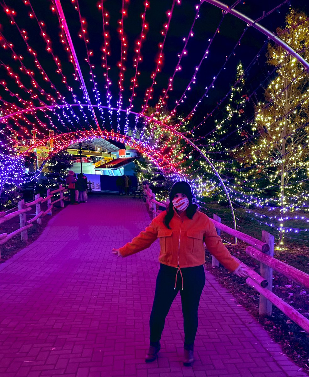 Kaitlin_Lee's tweet photo. The holiday season has begun #Winterfest https://t.co/3COuHWQPTi