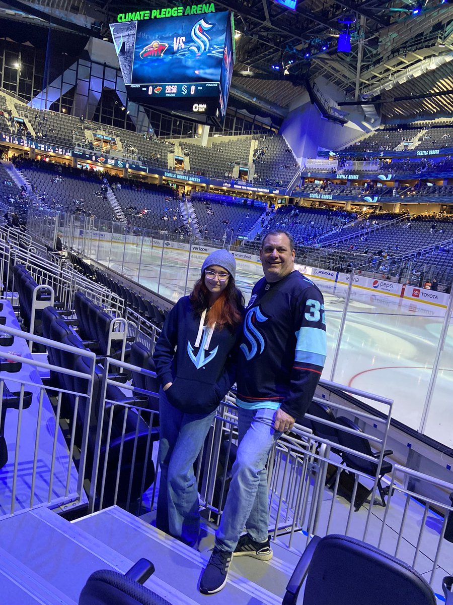 LiquidMonkey's tweet photo. Taking my daughter to her first Kraken game! #Seakraken https://t.co/UlARxXUYRC