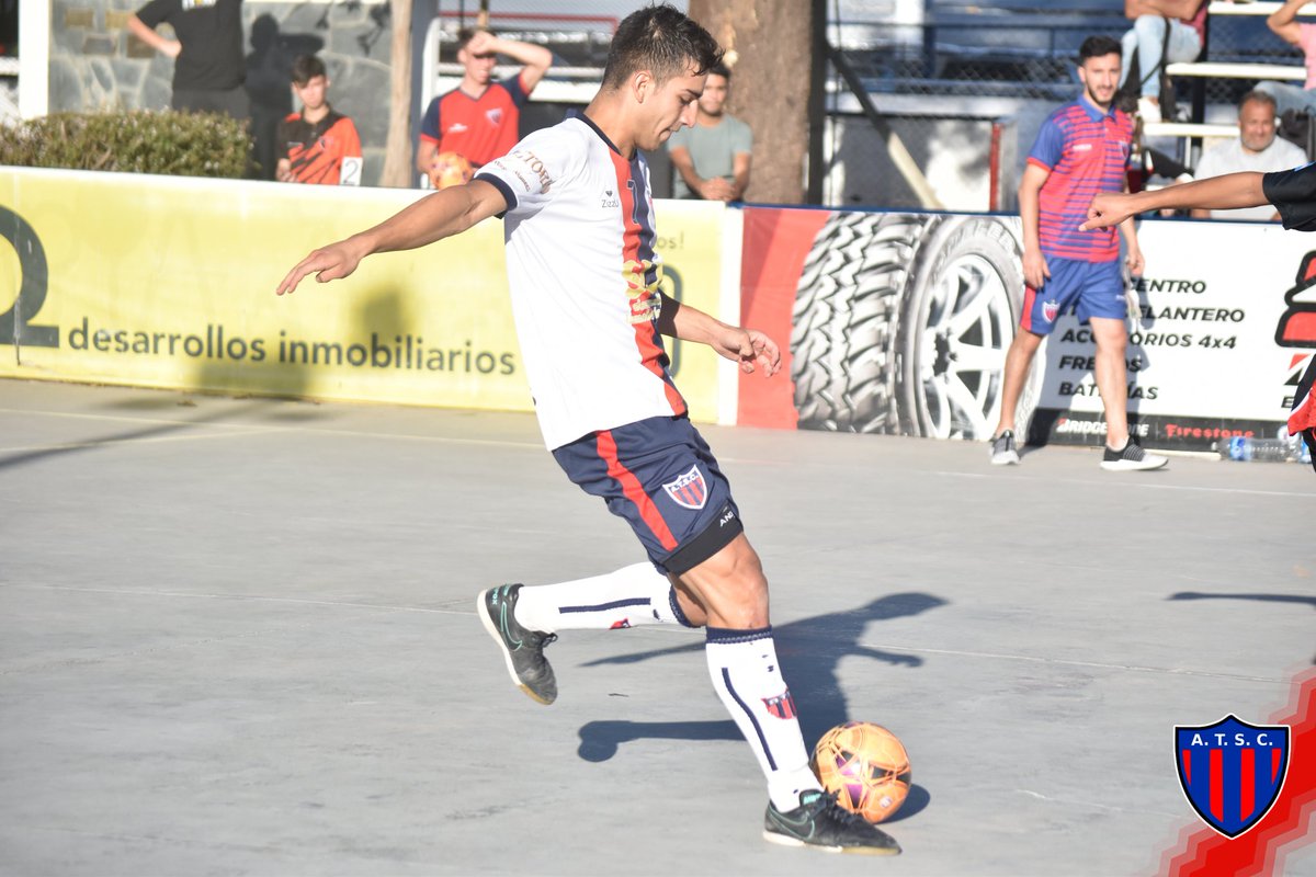 atscfutsal's tweet photo. #Inferiores #C20A

¡LOS BICAMPEONES A CUARTOS! 💪

Los dirigidos por @dbusso88 derrotaron por 7-1 a Municipal y continúan en su defensa del título 🙌.

#VamosLosPibes 
#VamosMatador https://t.co/ZFGu4dtj67
