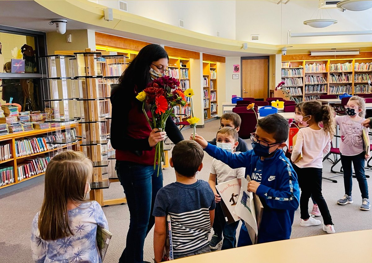 Such a sweet, thoughtful surprise when I picked up my class from library this week.I love that they each had a flower to give me and they were so excited to be part of the surprise💗! Thank you <a href="/JackieChiumien3/">Jackie Chiumiento</a> for helping to spread kindness during kindness week at #fullermeadow!
