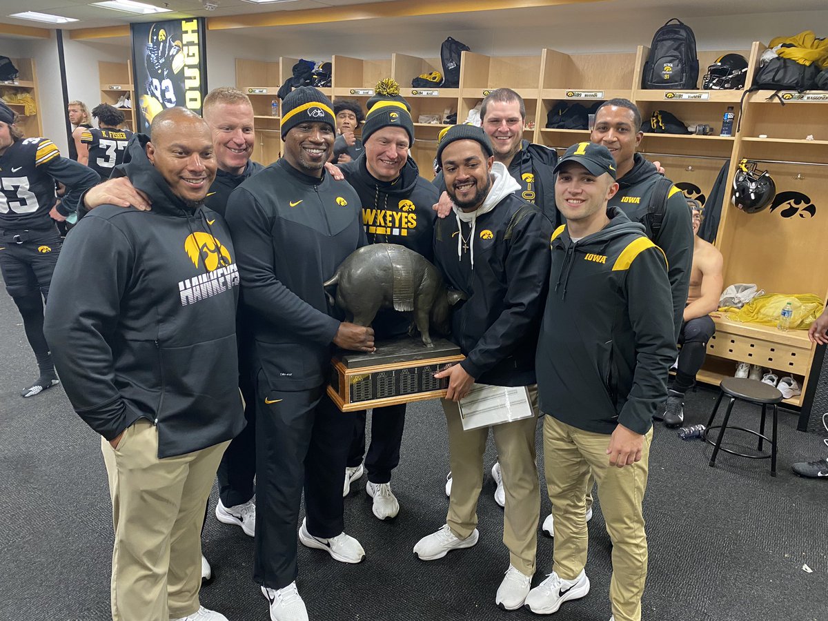 CopelandKelton's tweet photo. I absolutely love what I do! Awesome team win with GREAT PEOPLE! #HawksWin #MilitaryHawkeyes #TrophyCollection https://t.co/yc6bhAoJsh
