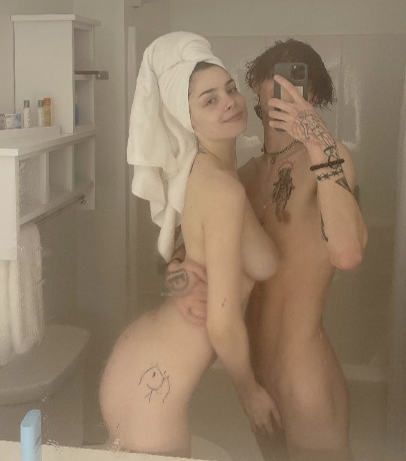after shower :)) super tired from the road trip https://t.co/JzJAVYo9Wg