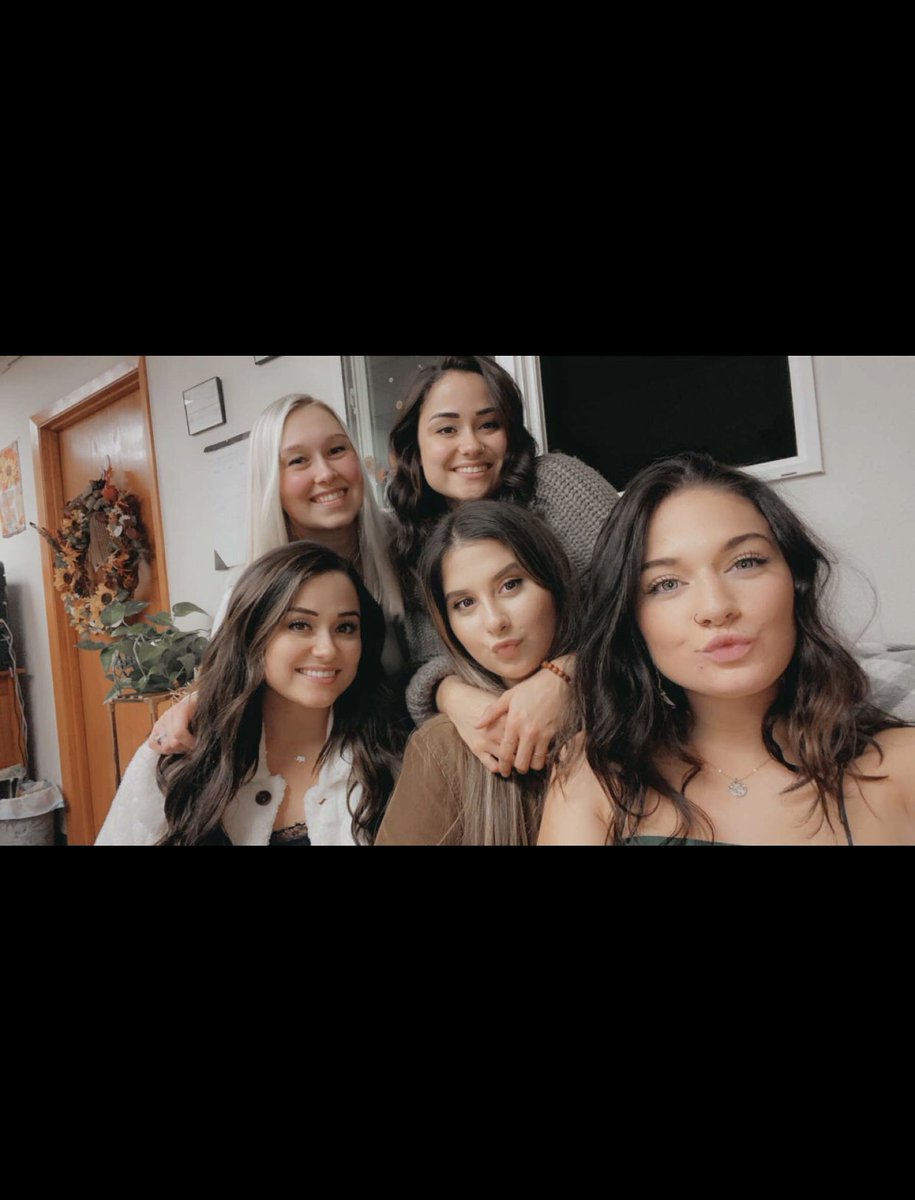 kaytiebaby15's tweet photo. Happy birthday bestfriend ❤️ I missed all my girls so much. https://t.co/8oDjEsCX7m