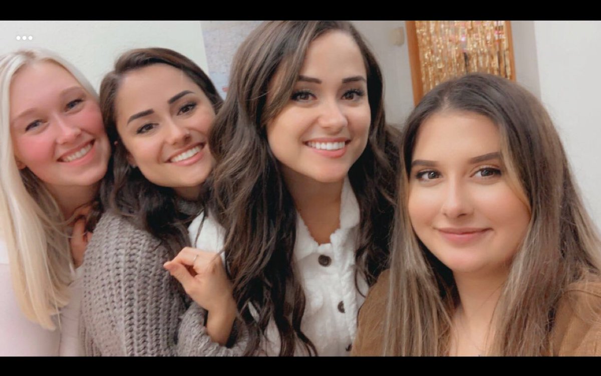 kaytiebaby15's tweet photo. Happy birthday bestfriend ❤️ I missed all my girls so much. https://t.co/8oDjEsCX7m