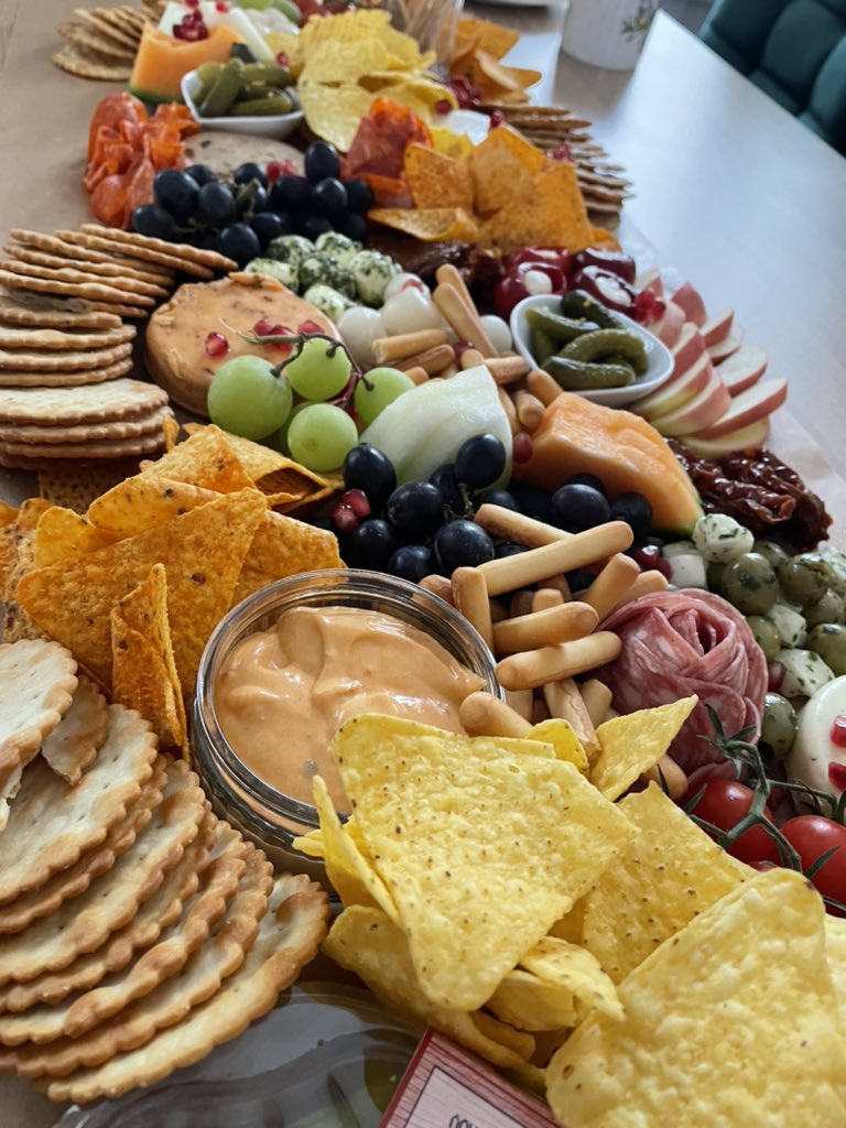 PickenMiss's tweet photo. Spent my Saturday entertaining for the first time in a while…thoroughly enjoyed putting this together! Went down a storm! #grazingboard https://t.co/qrNWtBjvWK