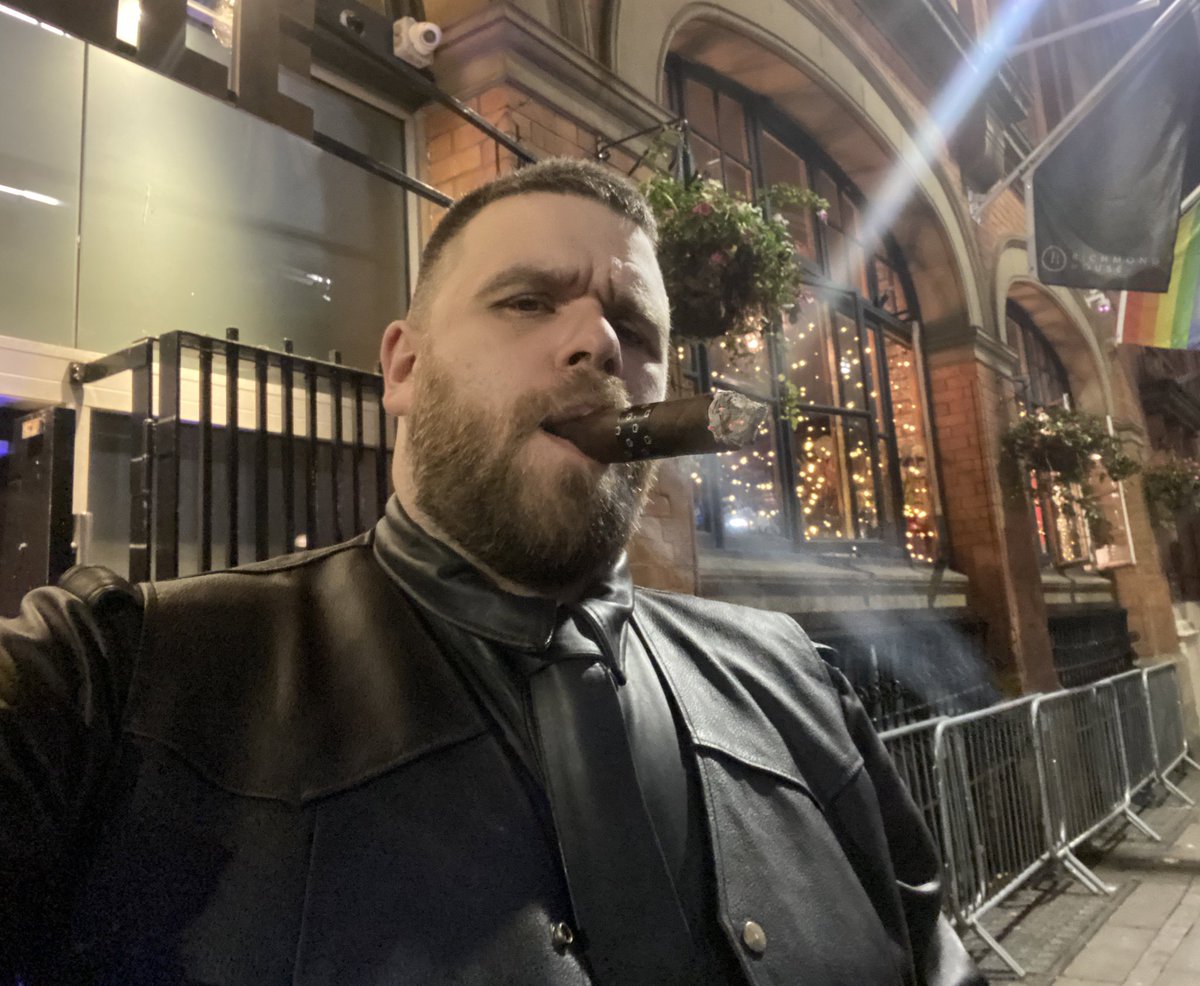gar_daddy's tweet photo. #BLUFManchester Leather social last night before #manbears Pre Hibernation https://t.co/RFnrju8NvW